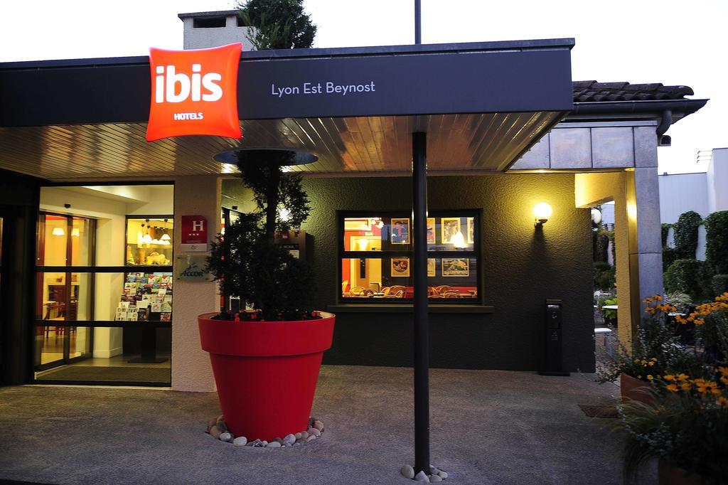 Ibis Lyon Est Beynost Exterior foto
